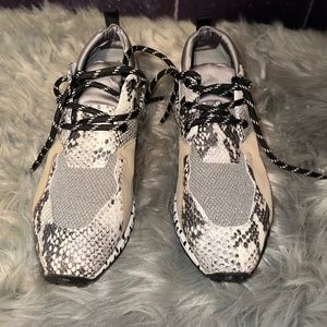 Size 8.5 Steve Madden Women's Cliff Sneaker